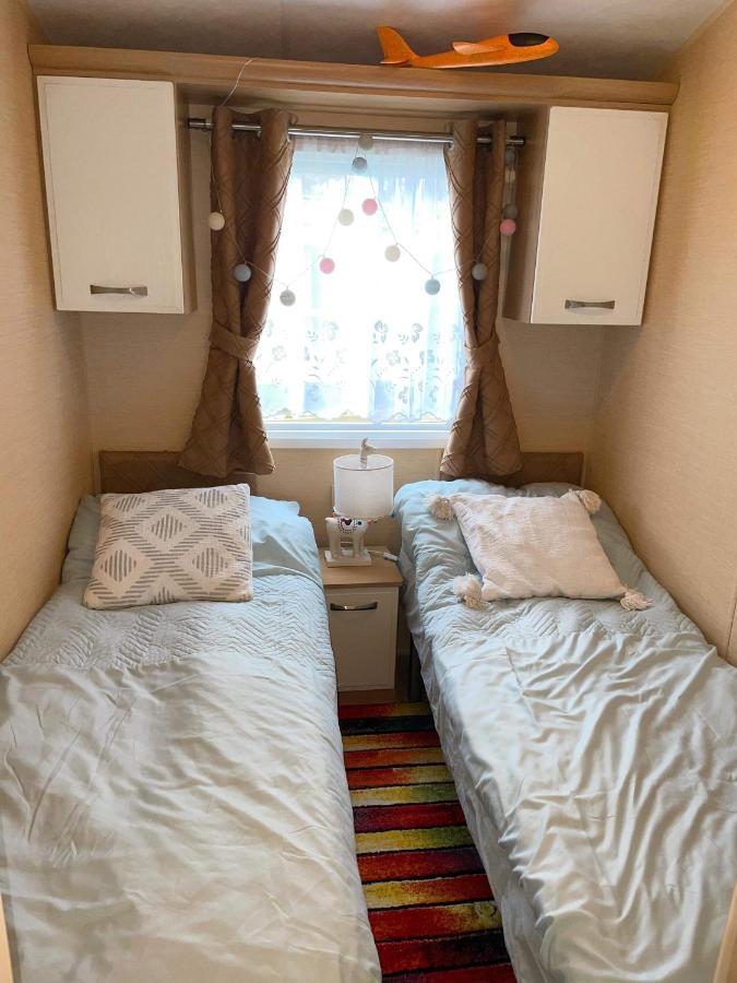Caravan For Rent At Tattershall Holiday Park Buitenkant foto