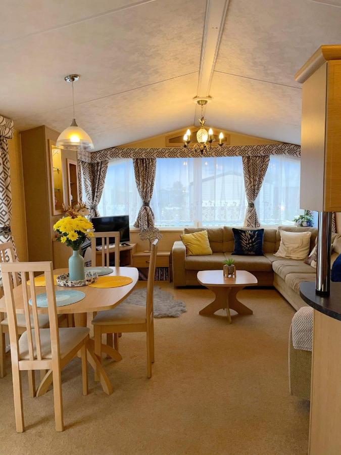 Caravan For Rent At Tattershall Holiday Park Buitenkant foto