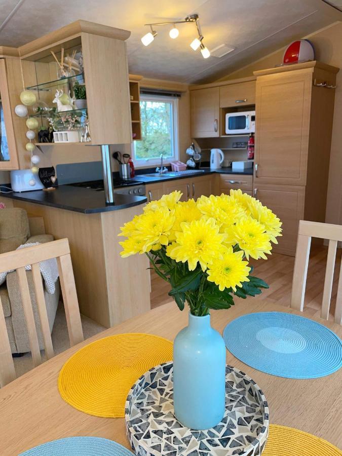 Caravan For Rent At Tattershall Holiday Park Buitenkant foto