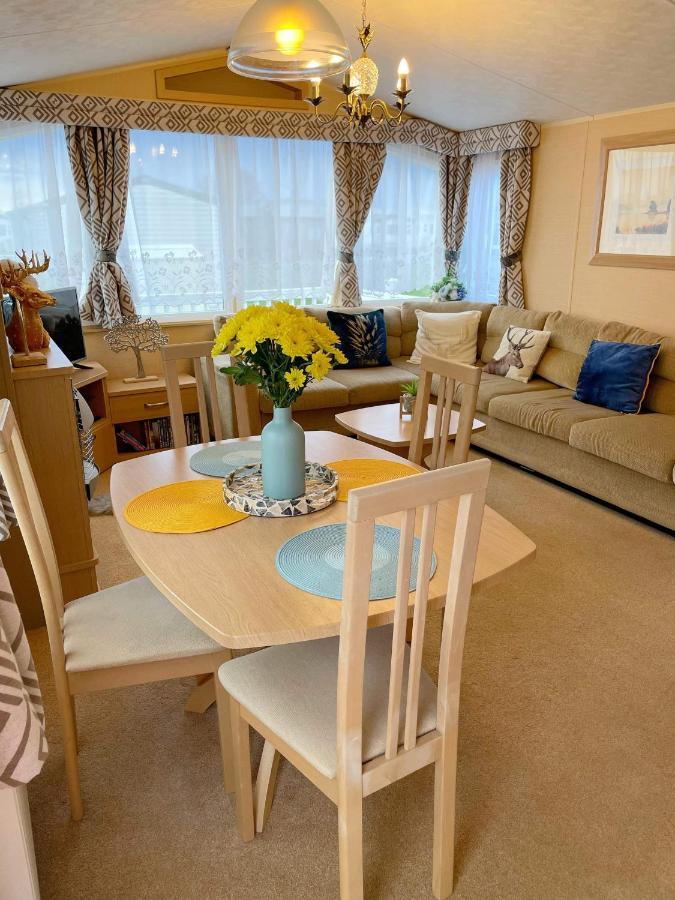 Caravan For Rent At Tattershall Holiday Park Buitenkant foto