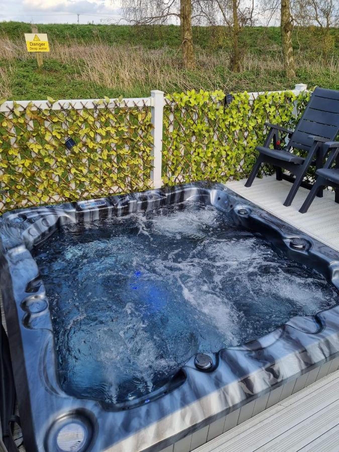 Caravan For Rent At Tattershall Holiday Park Buitenkant foto