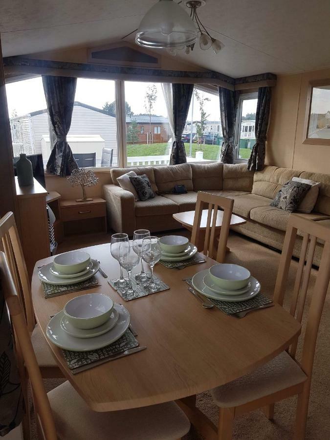 Caravan For Rent At Tattershall Holiday Park Buitenkant foto