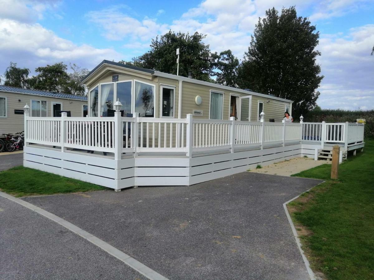 Caravan For Rent At Tattershall Holiday Park Buitenkant foto