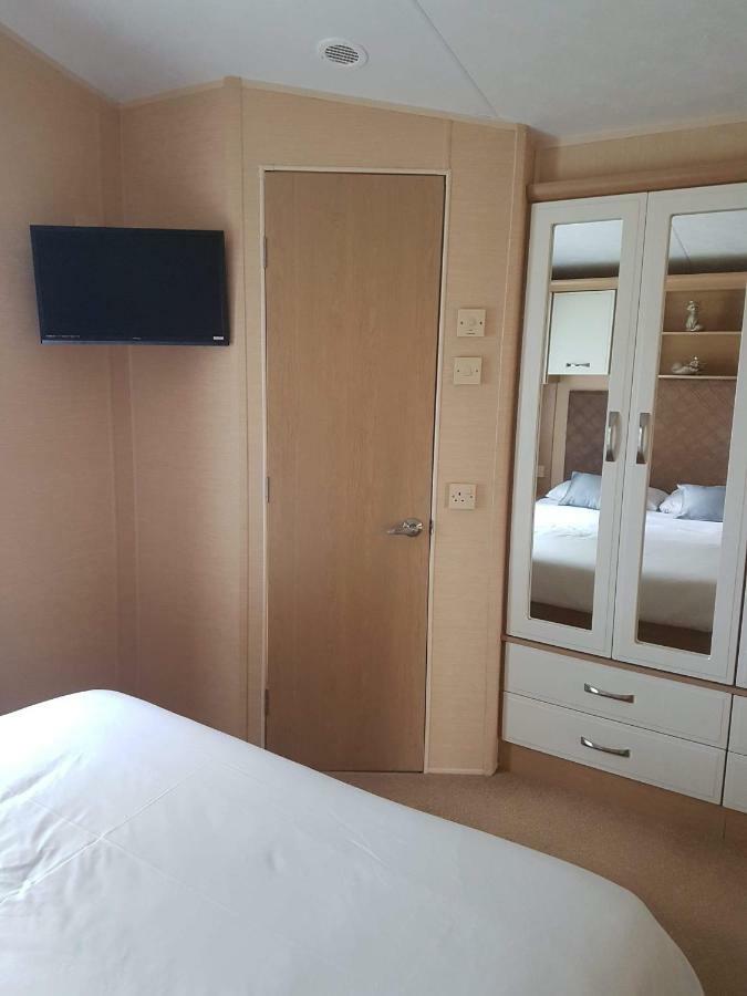 Caravan For Rent At Tattershall Holiday Park Buitenkant foto