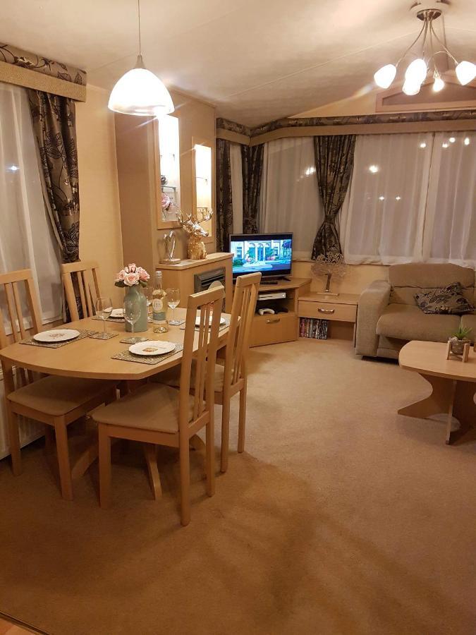 Caravan For Rent At Tattershall Holiday Park Buitenkant foto