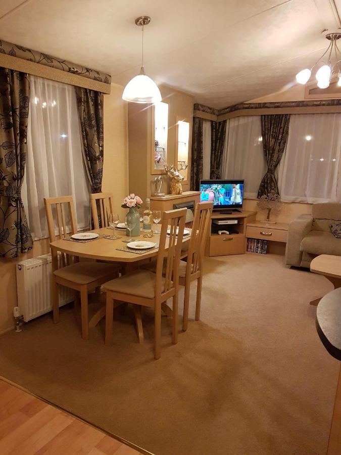 Caravan For Rent At Tattershall Holiday Park Buitenkant foto
